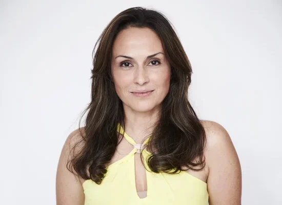 depositphotos_195267236-stock-photo-mid-adult-brunette-woman-looking